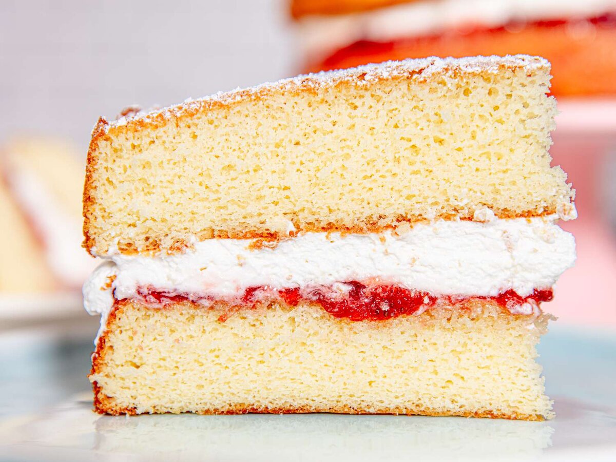 Classic Victoria Sponge Cake — free baking recipe